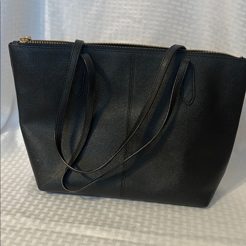 #359 Coach Black Tote with Sleek Leather Design - Picture 5 of 11